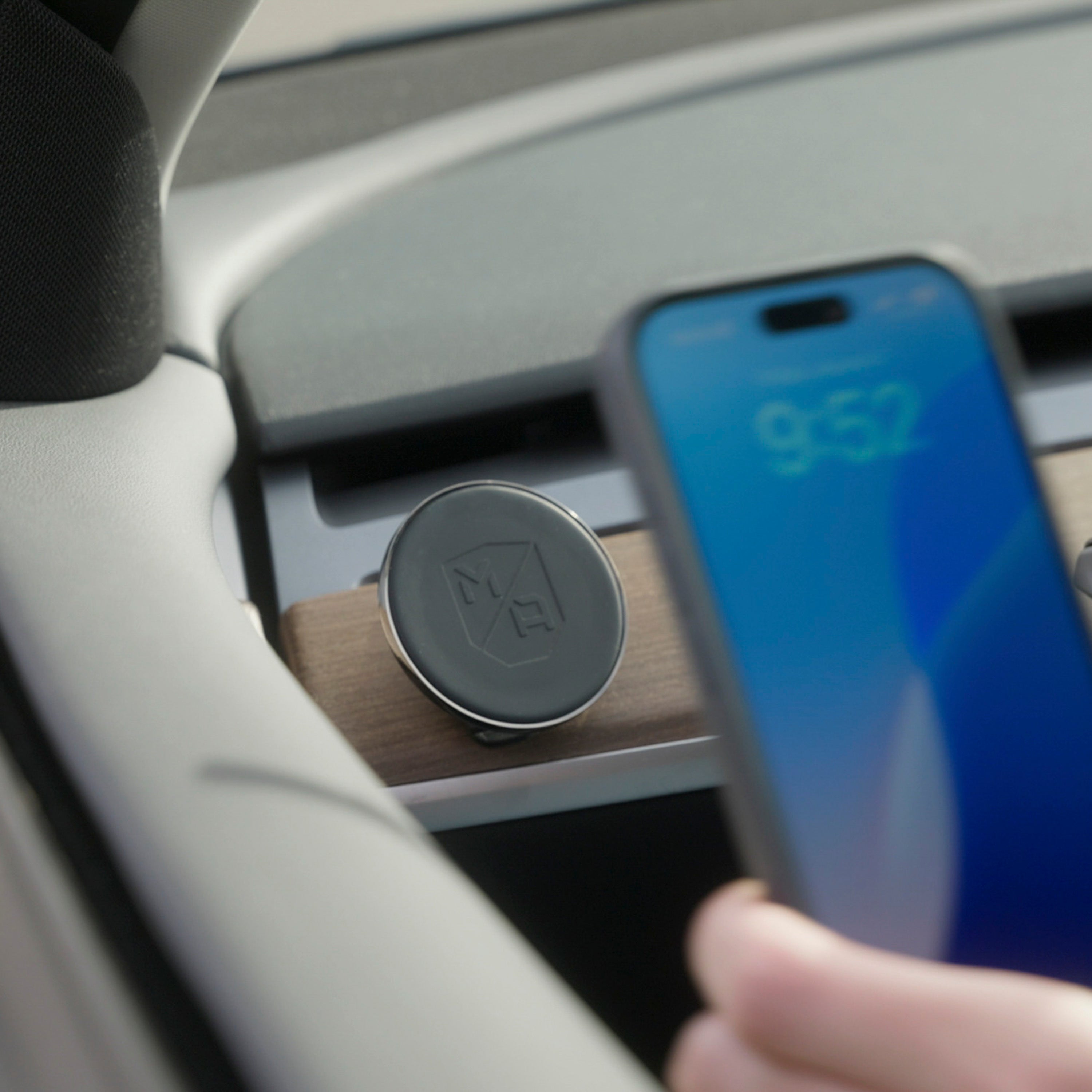 MobNetic Slim | Non-Charging MagSafe® Phone Mount for All Dashboards